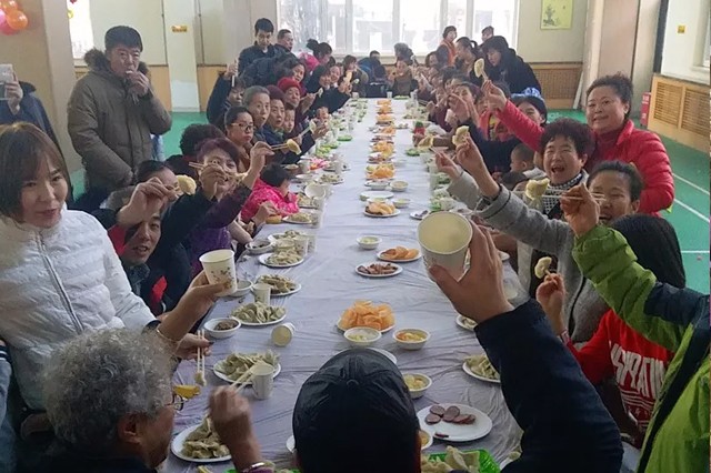 遠親不如近鄰 千金難買鄰里情——欣匯龍2018小年鄰里美食節(jié)