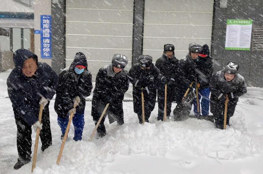 欣匯龍物業積極響應市住建局號召｜全力清雪，保障民生