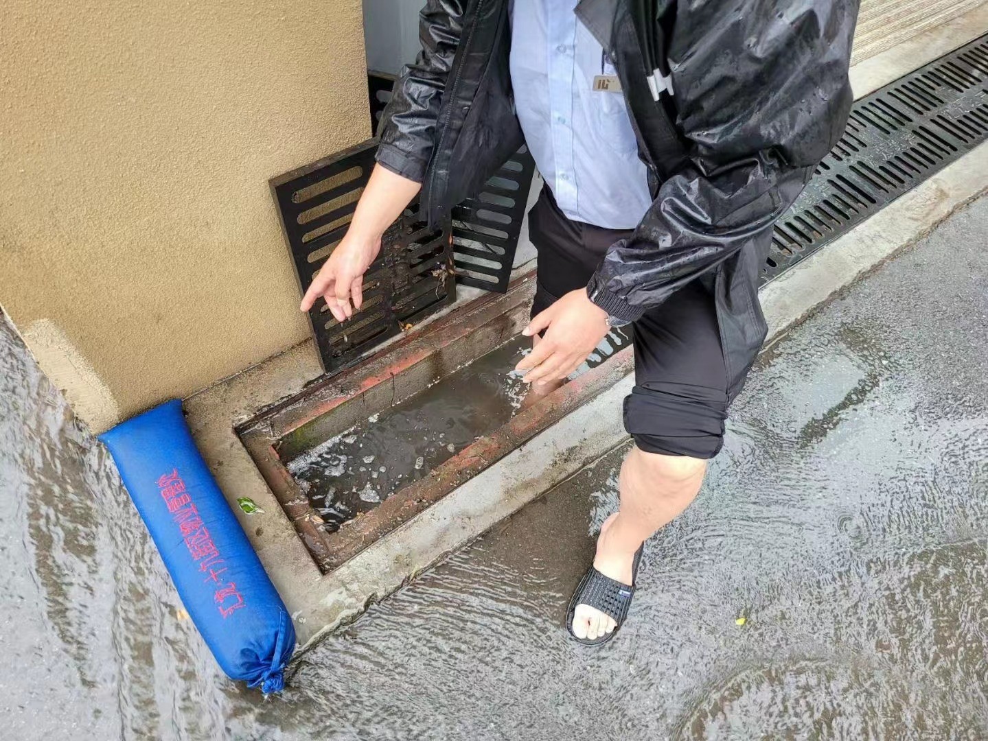 【欣匯龍物業】防汛：暴雨來襲，他們堅守在第一線！