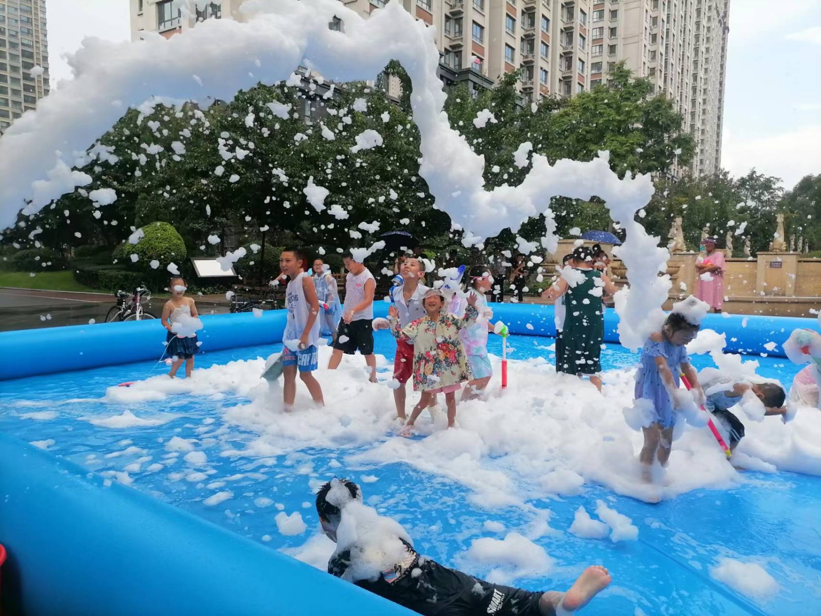 欣匯龍物業(yè) | 夏日限定 抓住夏天的尾巴 泡泡大作戰(zhàn) 樂不思“暑”