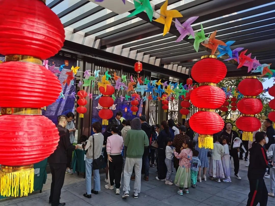 【欣匯龍物業】猜燈謎、品月餅、繪燈籠、拍照打卡...“花式”慶中秋，祝您中秋快樂，美滿團圓！