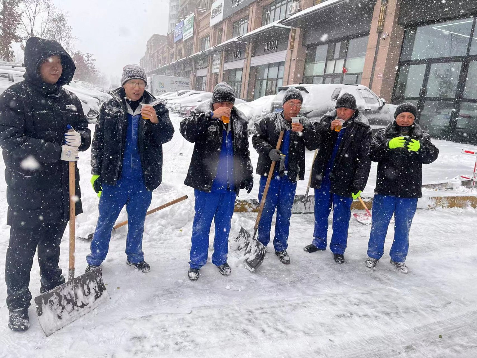 【欣匯龍物業】冰天雪地里，最暖的瞬間都在這里……