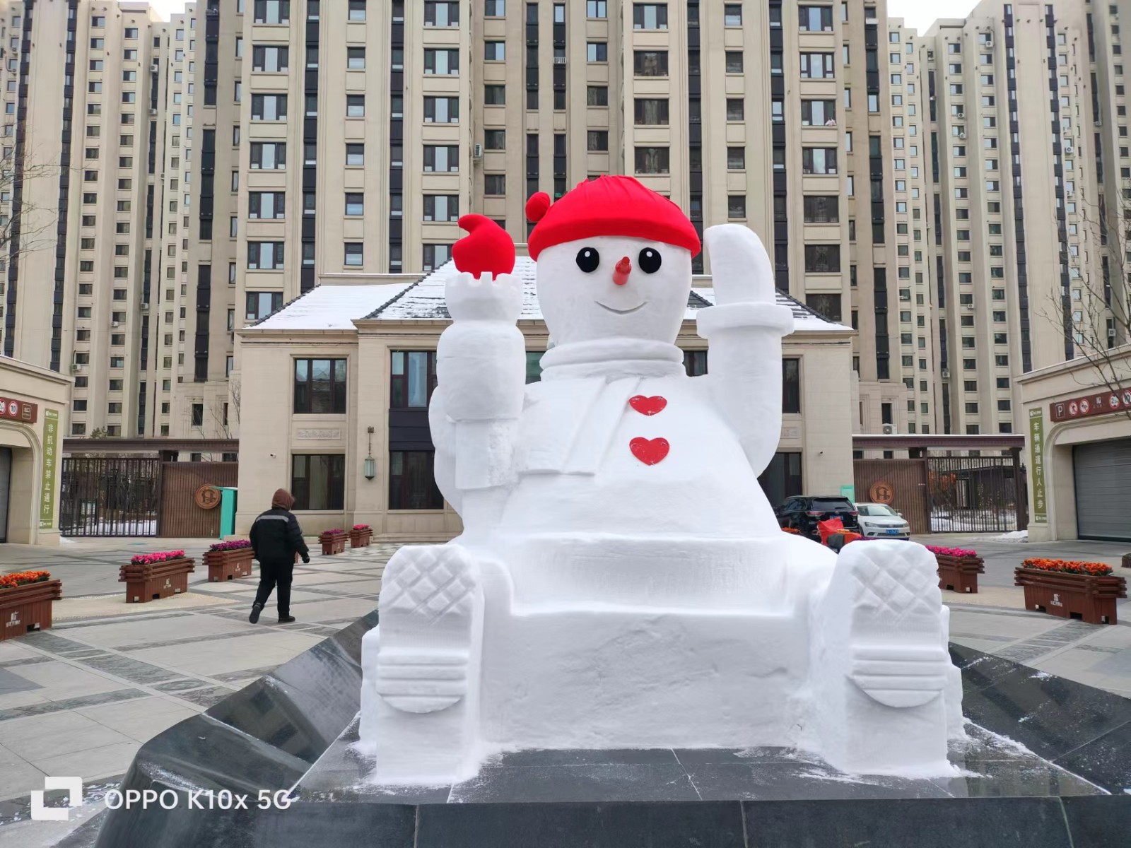 火出圈兒了！這家物業網紅大雪人“高調”回歸！可愛死了......