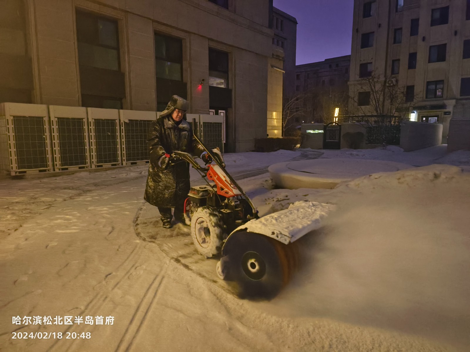 戰(zhàn)冰雪 保暢通 護平安丨欣匯龍物業(yè)全力除冰掃雪，為業(yè)主出行保駕護航！