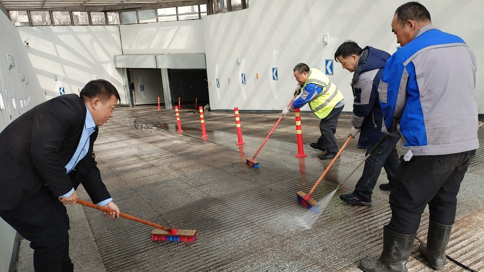 春季環境品質提升系列|全員參與“集中行動”，拂去冬日積塵 讓小區“凈” 享春暖花開